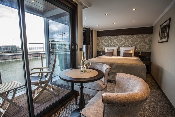 Riviera Travel, MS Thomas Hardy, Deluxe Suite Balcony 1.jpg